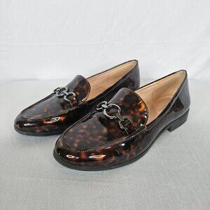 BANDOLINO Tortoise Shell Women's Loafer with Metallic Grey Buckle, Size 6M